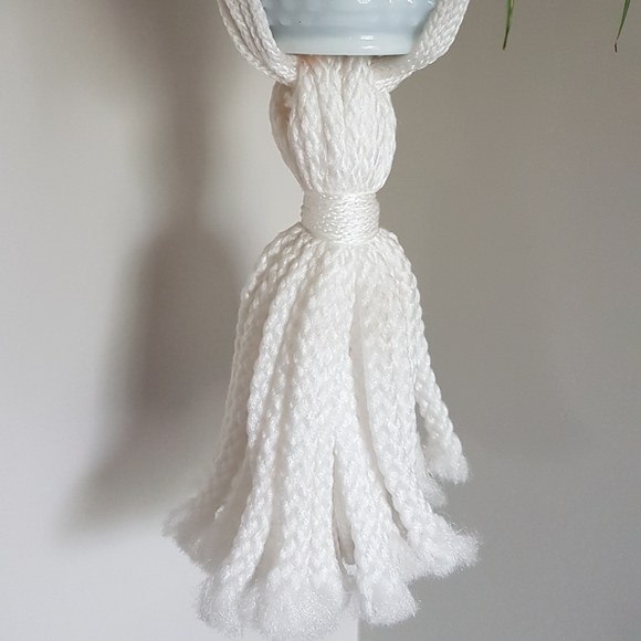 Vintage Macrame Plant Hanger - Picture 2 of 3